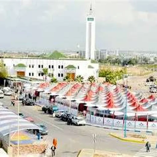 Market and mosque scene in Sidi Bernoussi